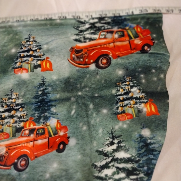 Christmas Tree Skirt - Picture 2 of 5